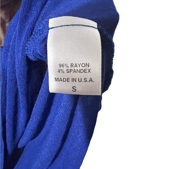 New blue sleeveless high low top - Picture 2 of 3